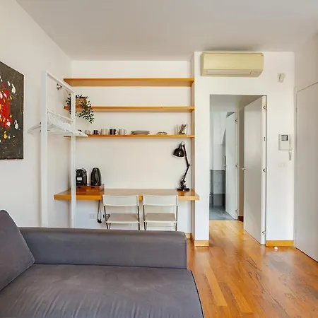 Independent House Private Garden בית נופש מילאנו